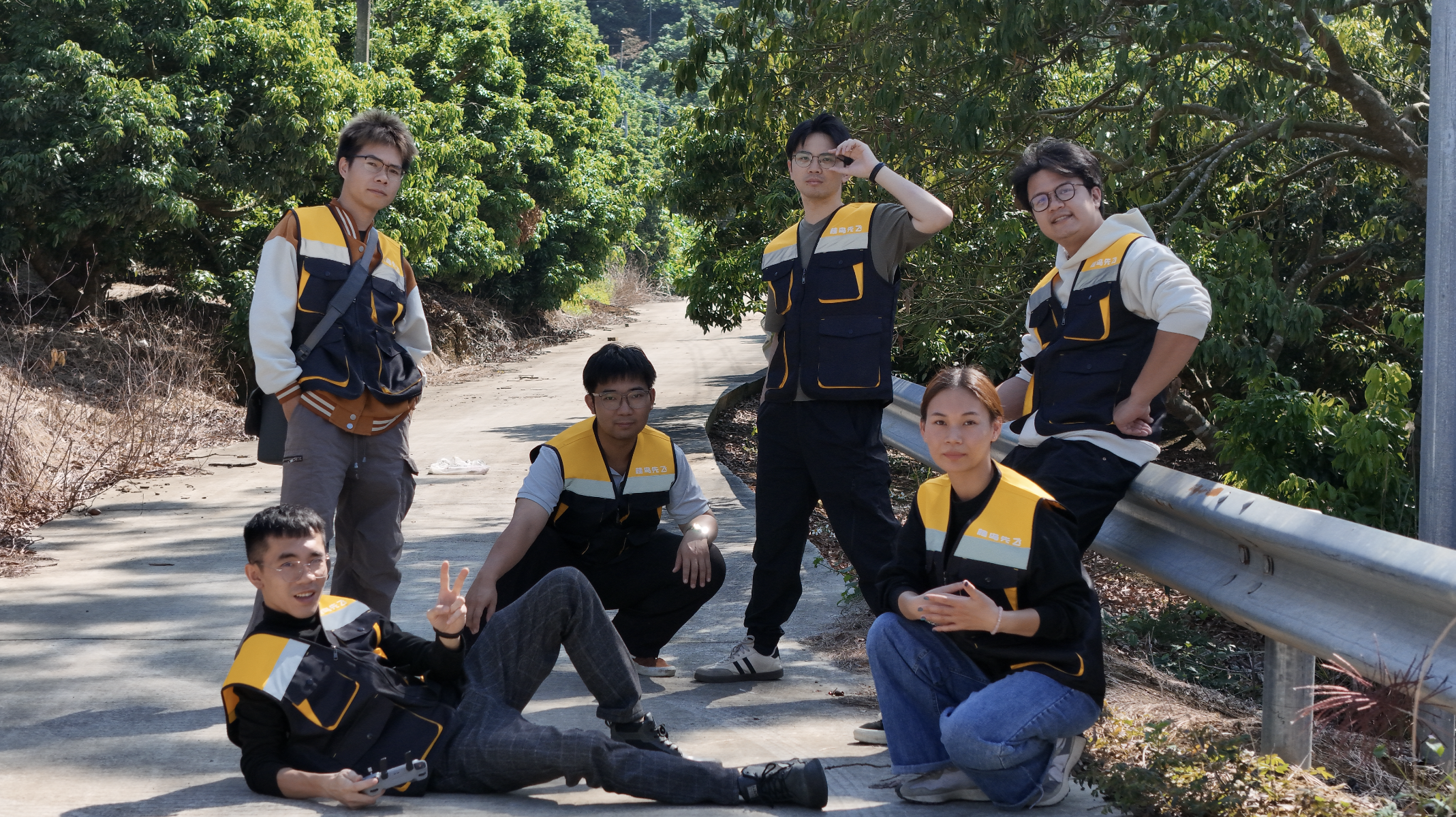 桂鸟先飞团队合照